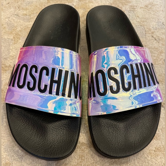 Moschino Men’s Oil-Slick Logo Rubber Pool Slides - Picture 5 of 5